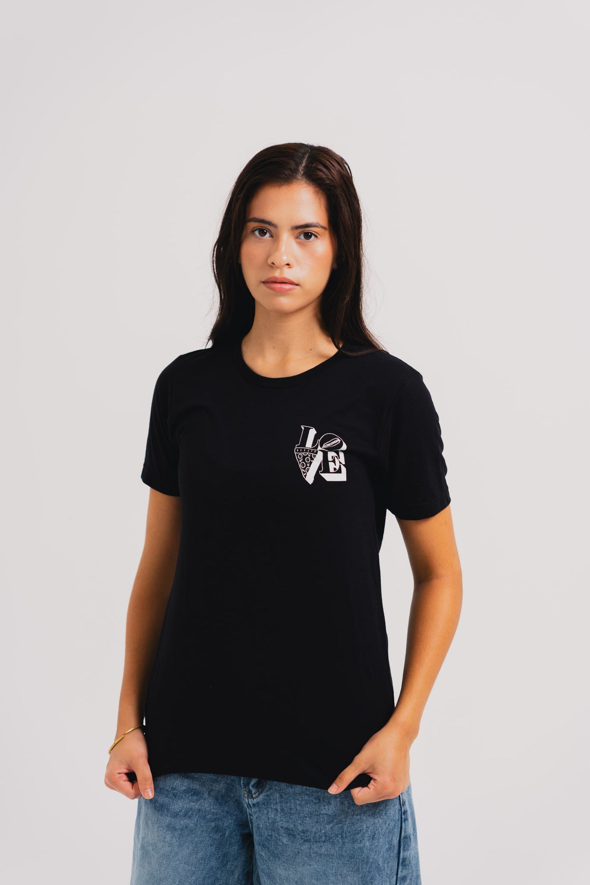 Del Rossi's tee in black On-body, front